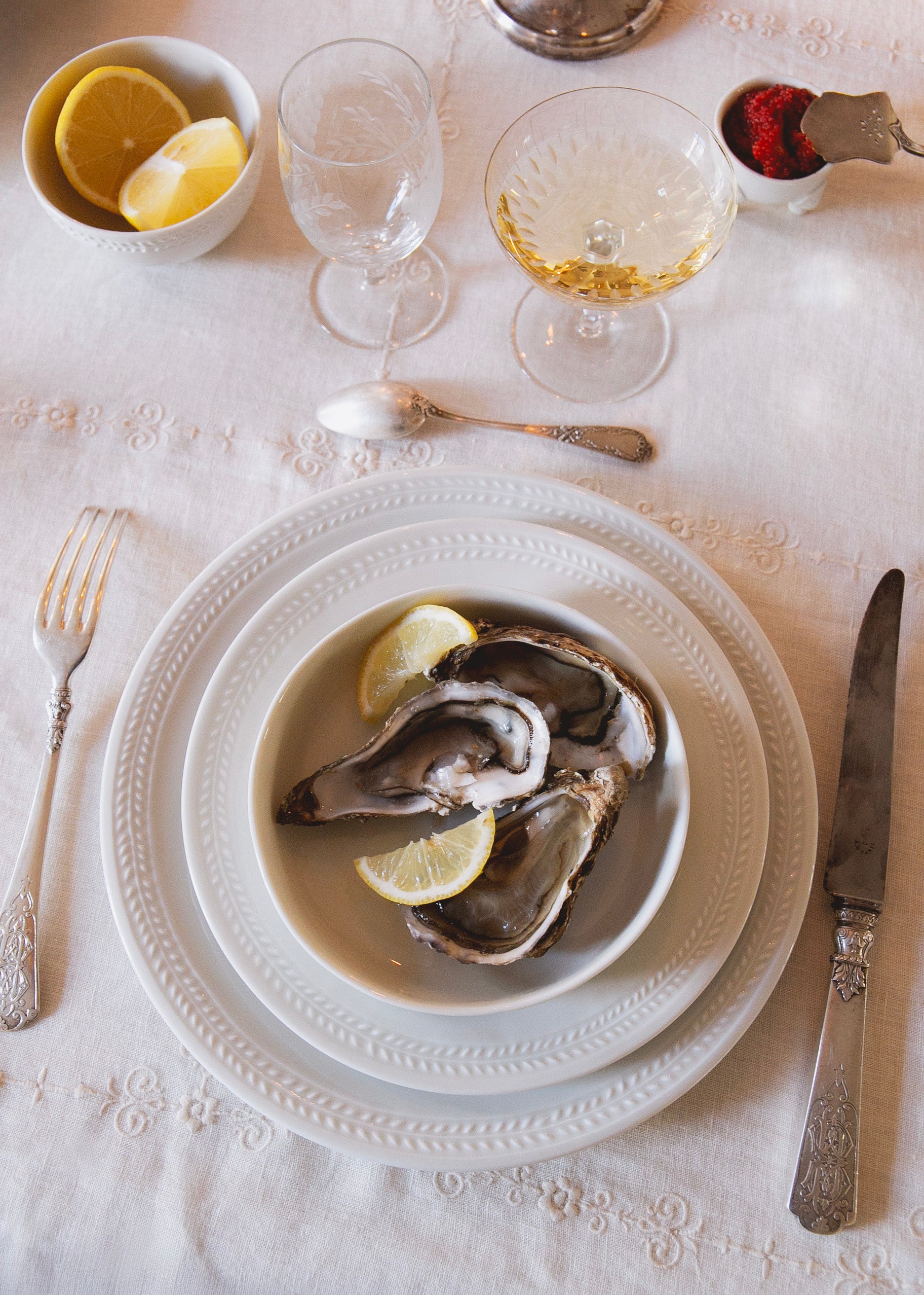 Coffret de 4 assiettes à dîner Empire, 4 assiettes à dessert Empire et 4 assiettes creuses Empire en porcelaine banche