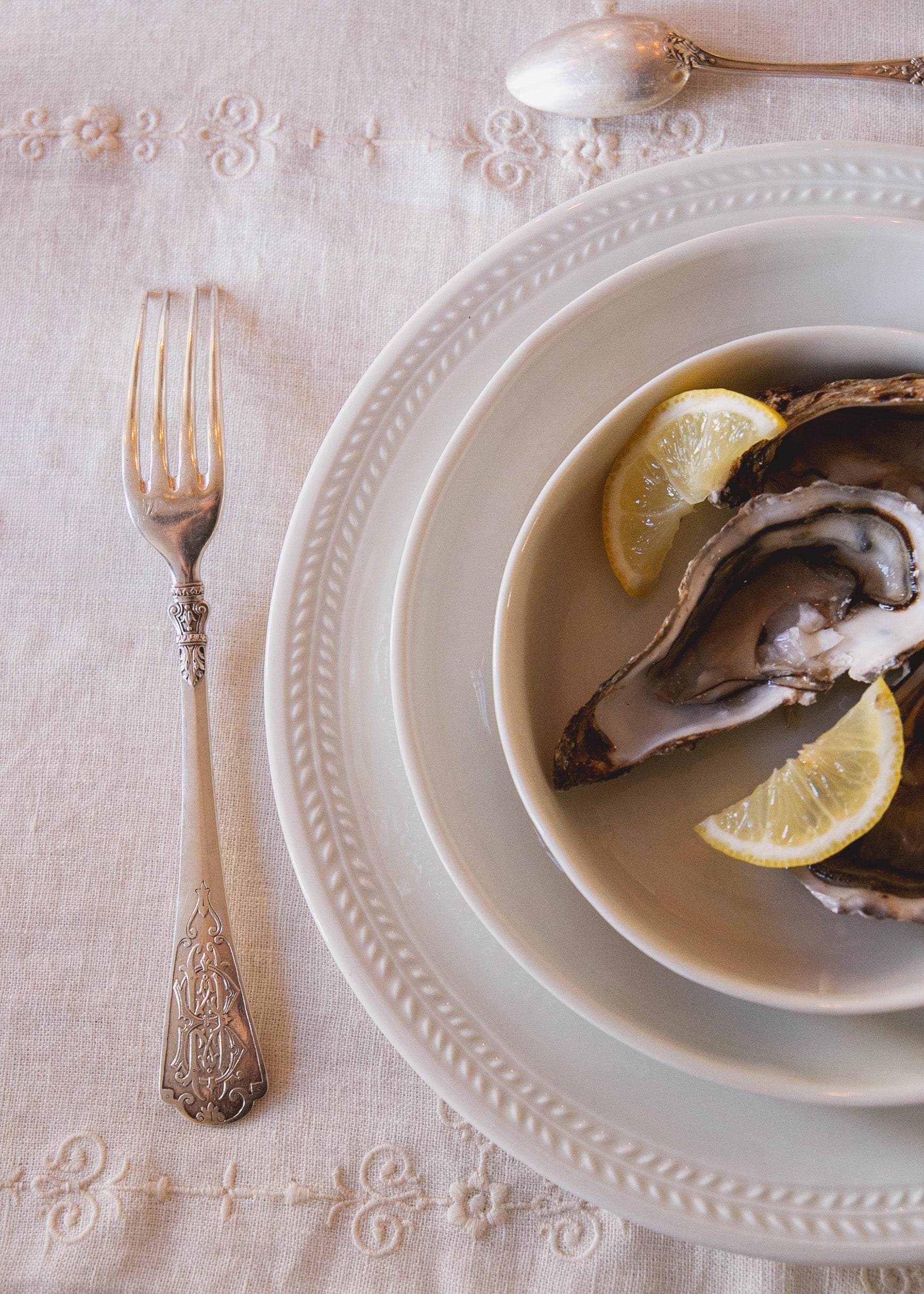 Coffret de 4 assiettes à dîner Empire, 4 assiettes à dessert Empire et 4 assiettes creuses Empire en porcelaine banche
