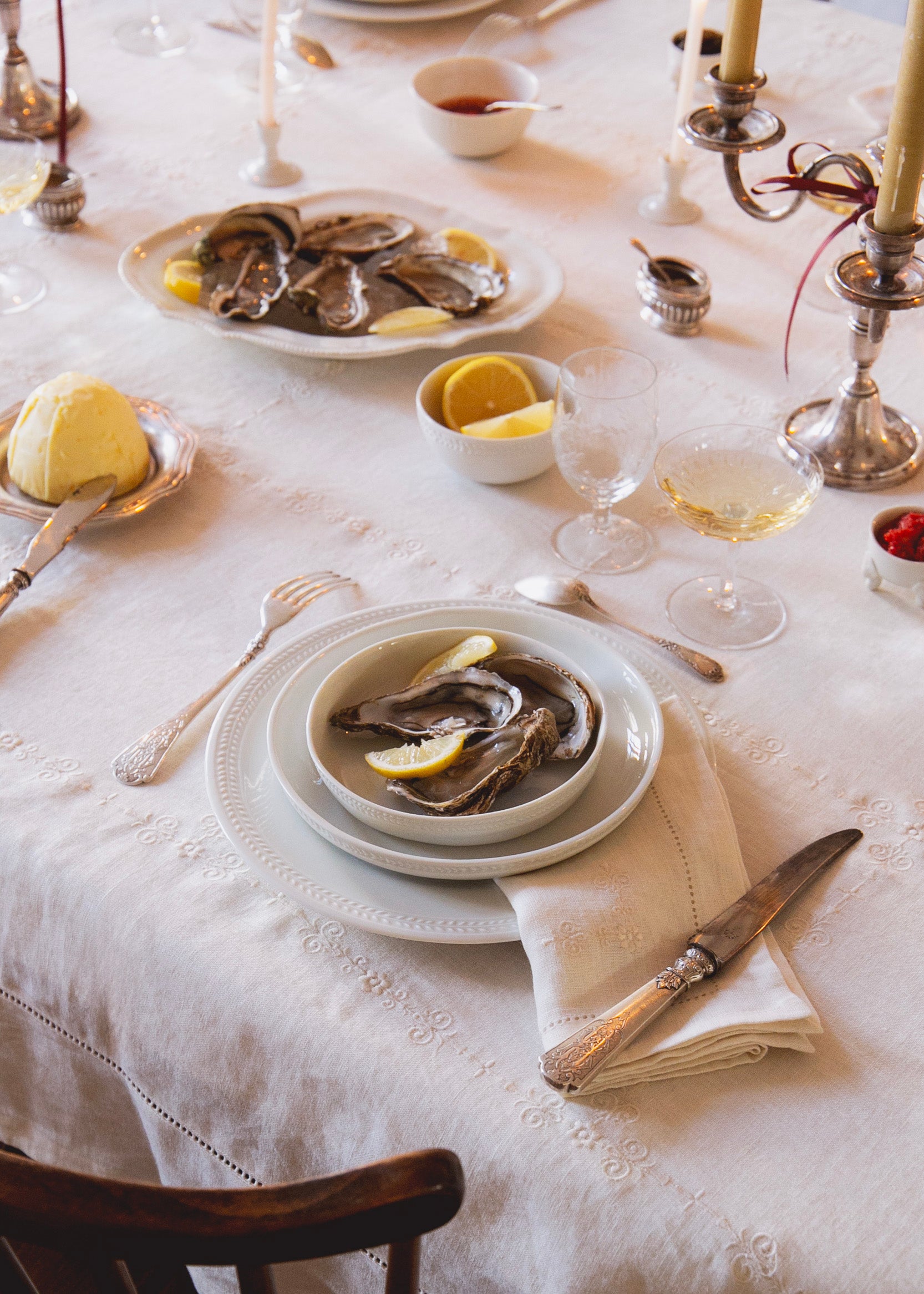 Coffret de 4 assiettes à dîner Empire, 4 assiettes à dessert Empire et 4 assiettes creuses Empire en porcelaine banche