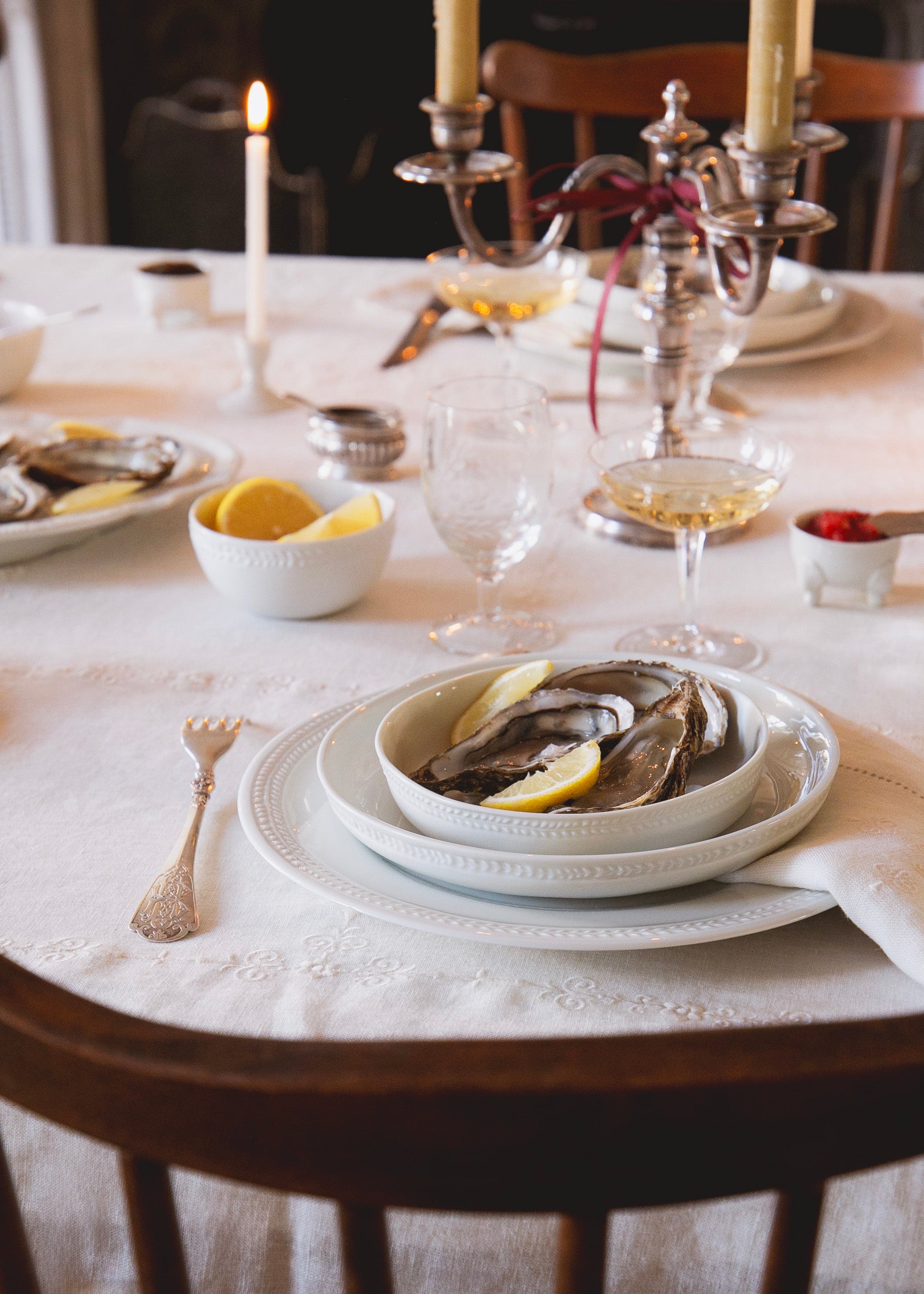 Coffret de 4 assiettes à dîner Empire et 4 assiettes creuses grande calotte Empire en porcelaine banche