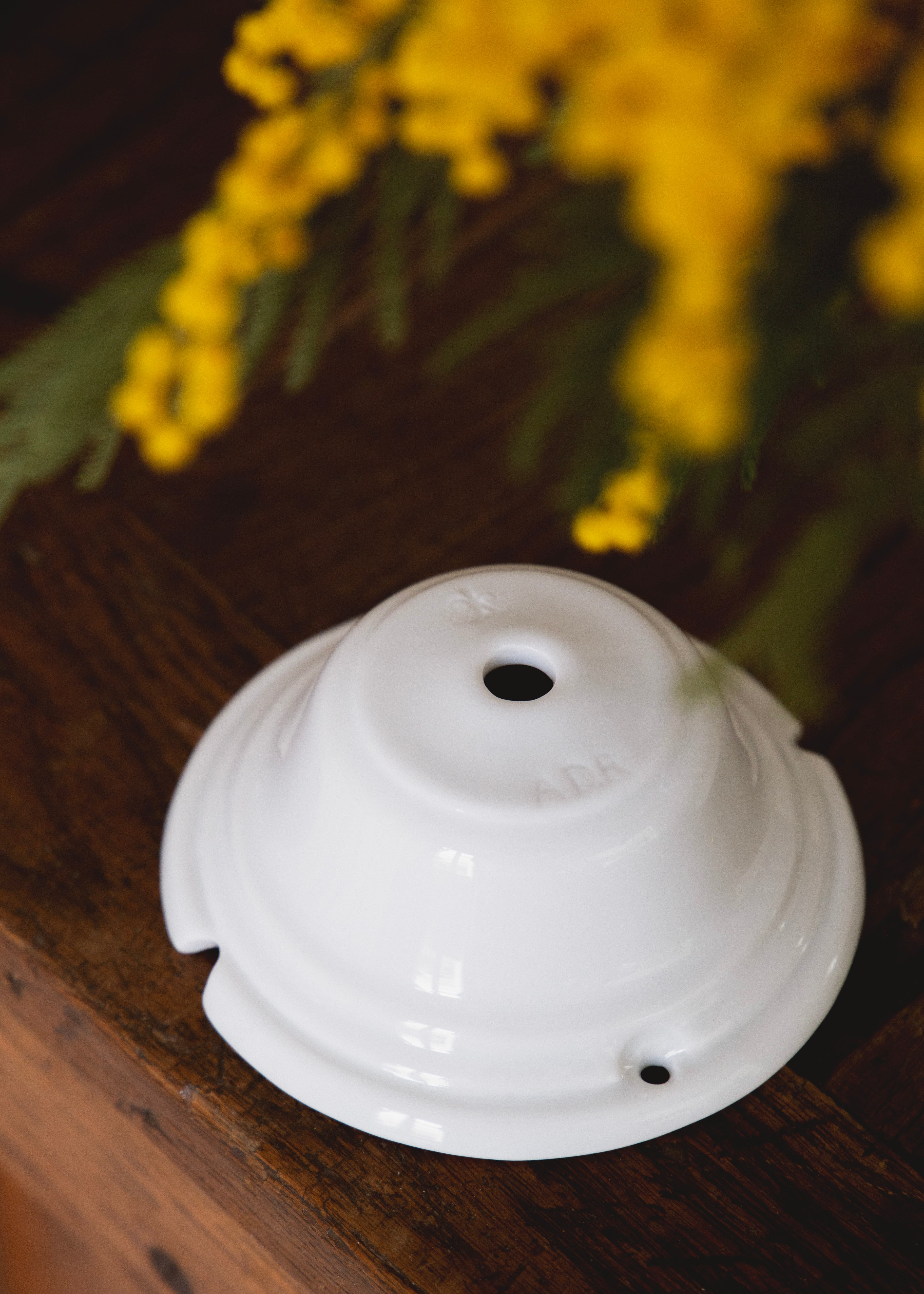 Grand cache domino rosace en porcelaine blanche