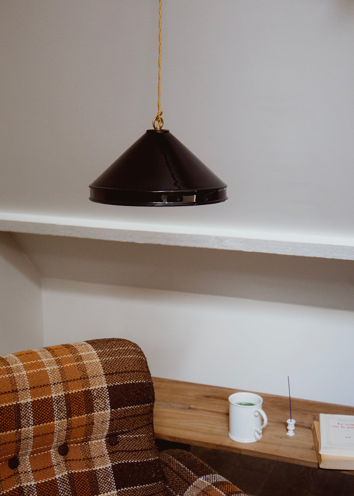 Grande suspension en porcelaine noire Behor