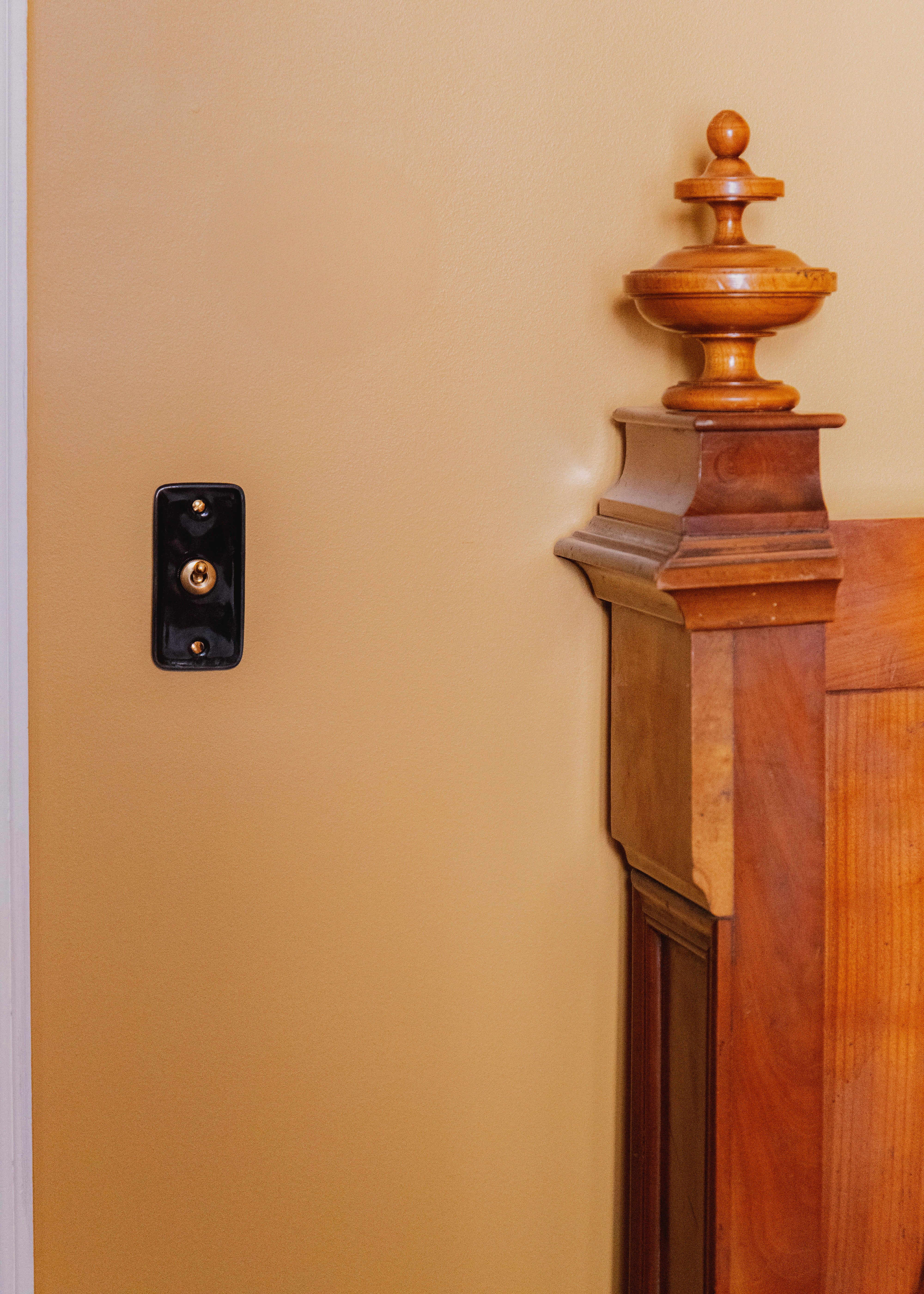 Interrupteur ADR x HI Simple en Porcelaine Noire