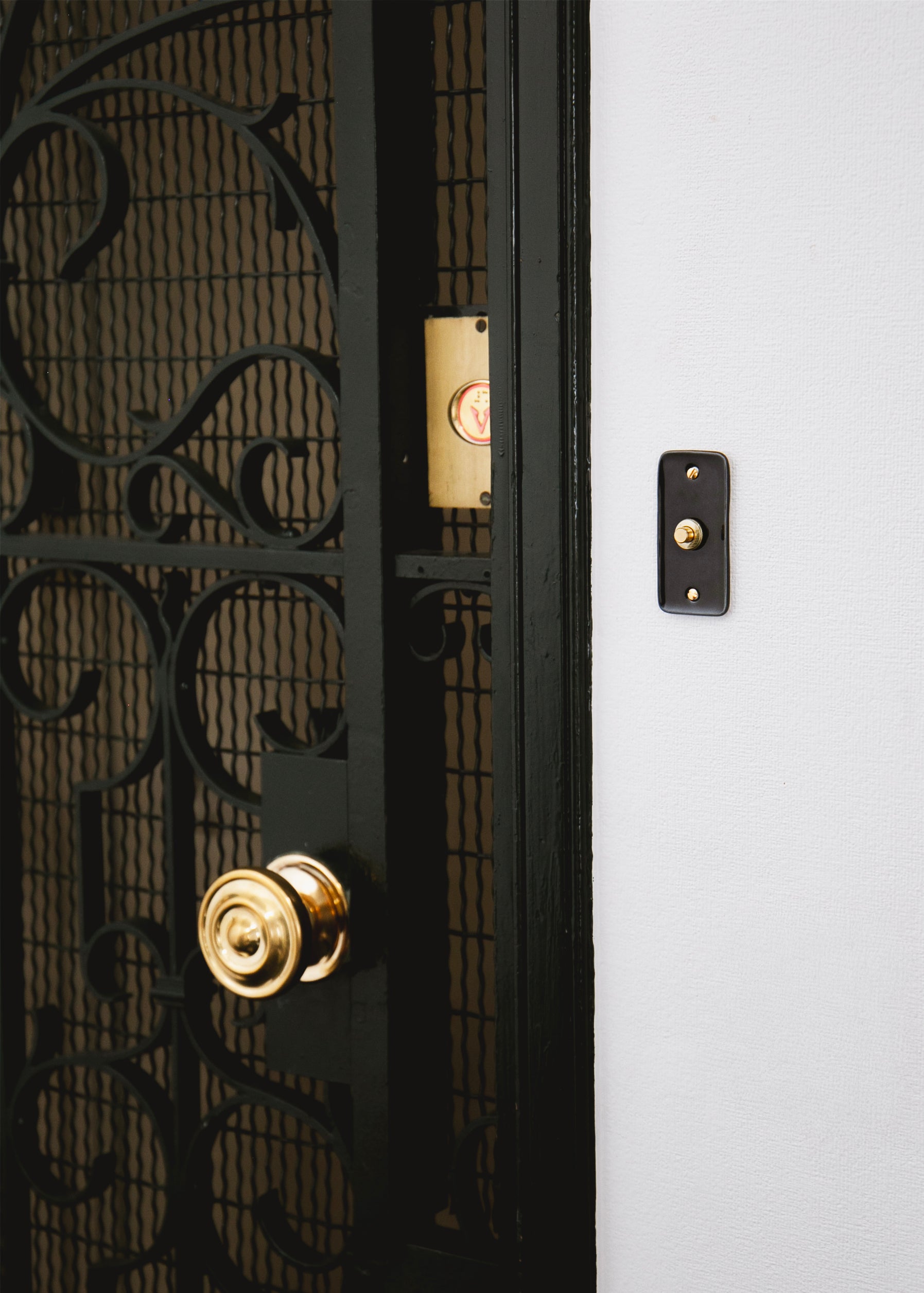 ADR x HI Single Doorbell in Black Porcelain