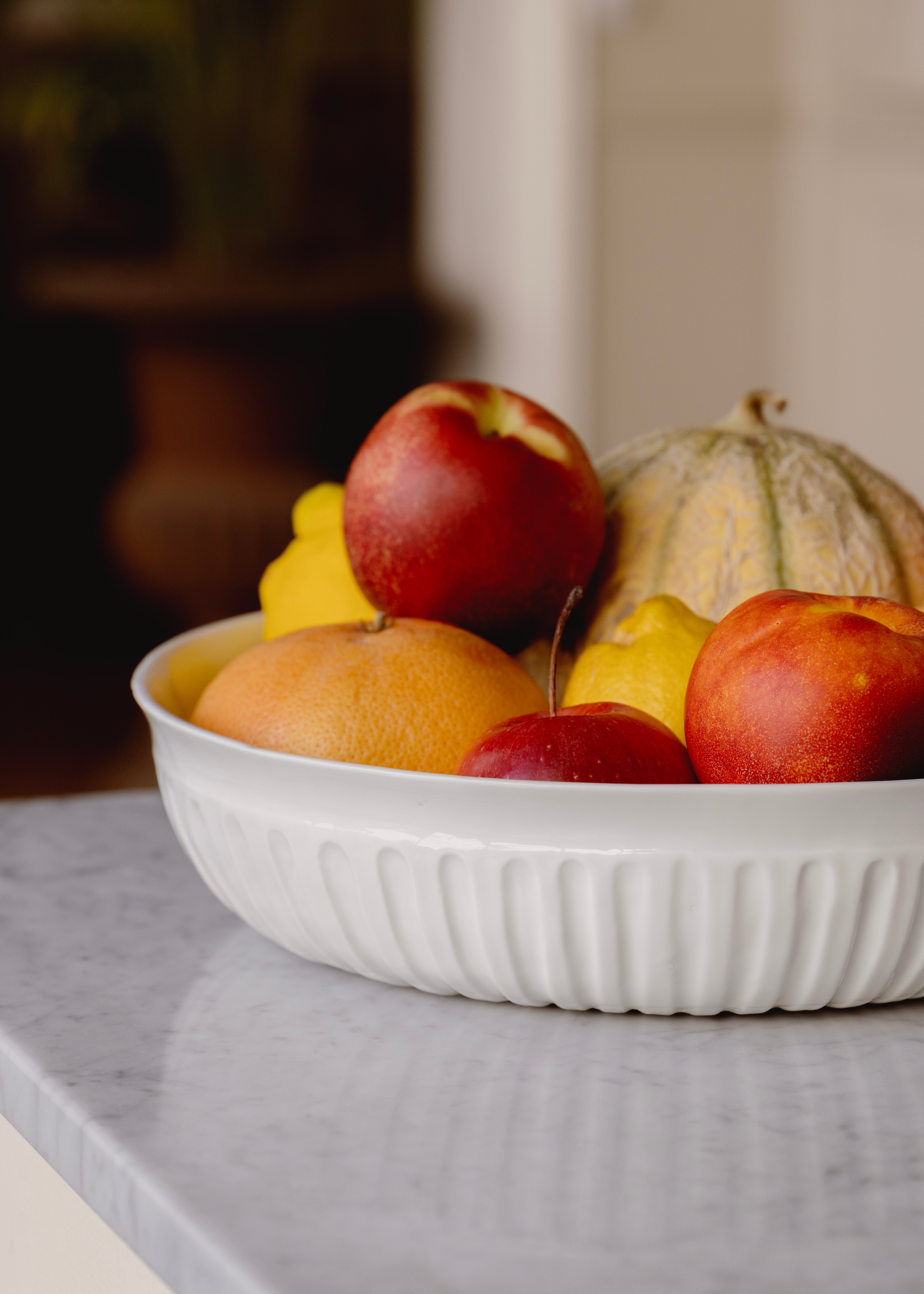 Corinthe large fruit bowl in white porcelain