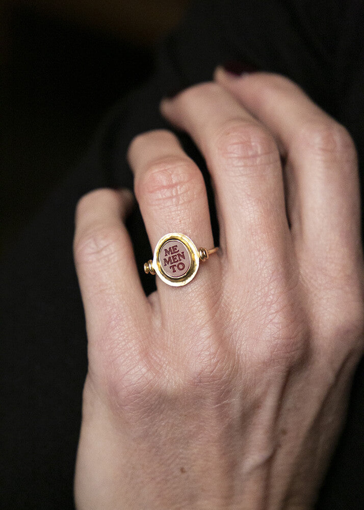 Memento 18-karat gold and carnelian intaglio ring