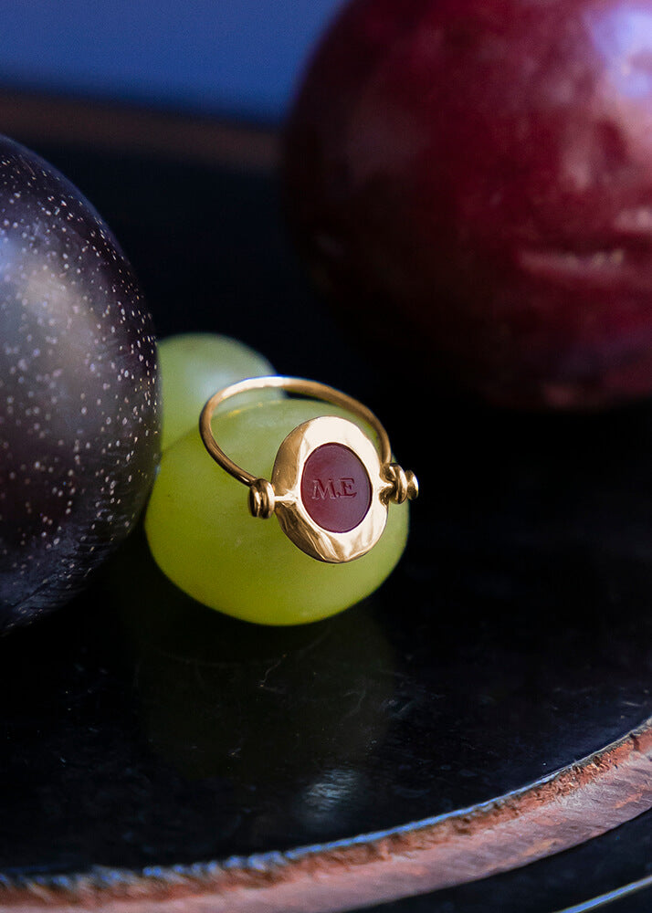 Memento 18-karat gold and carnelian intaglio ring