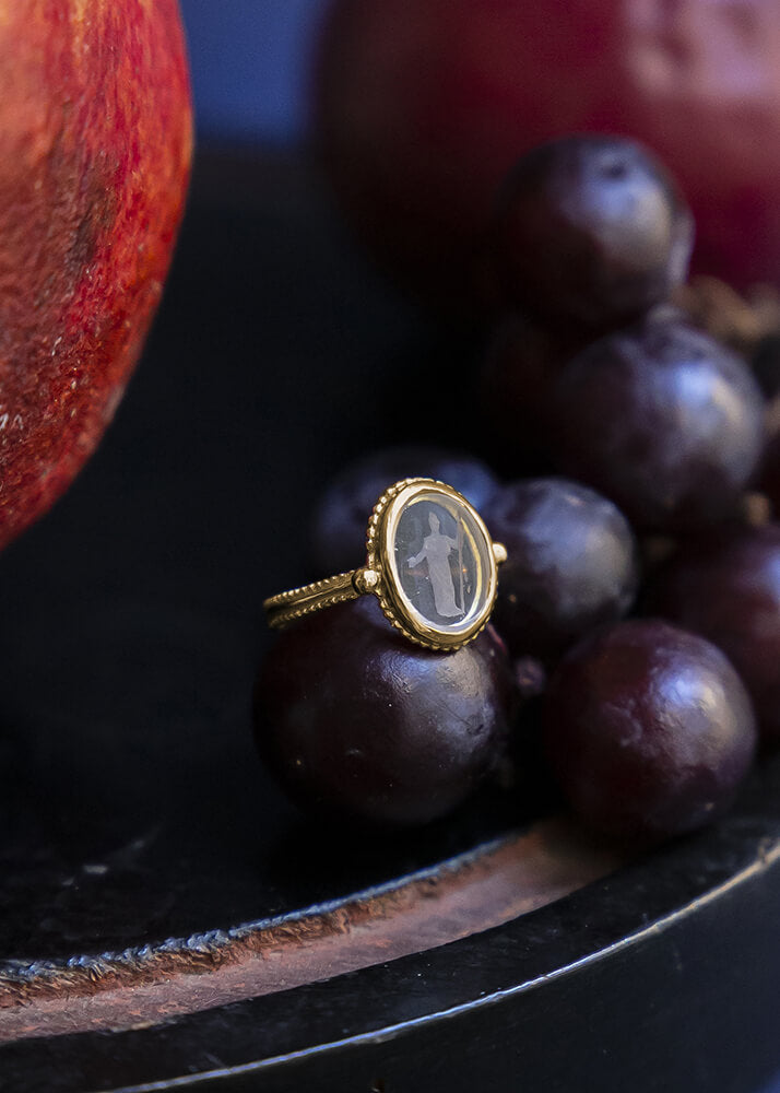 Minerva intaglio ring in 18-carat gold and rock crystal