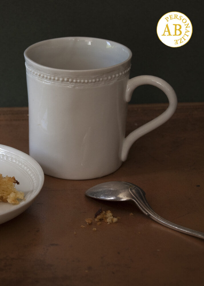 Mug à thé avec anse Louis XVI en porcelaine blanche