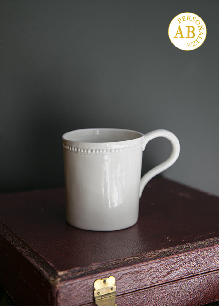 Tea mug with Louis XVI handle in white porcelain