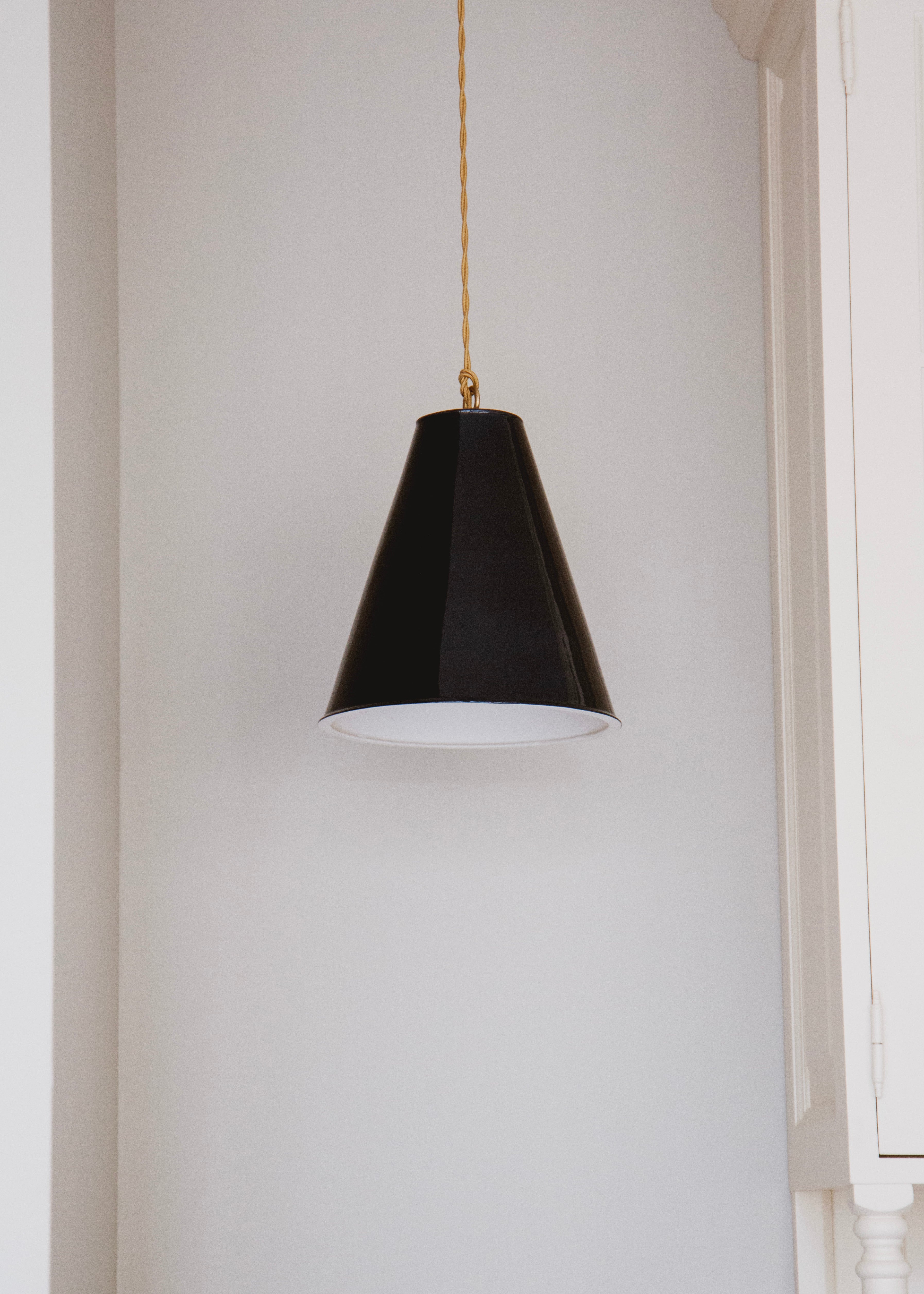 Grande suspension en porcelaine Nissim Noir