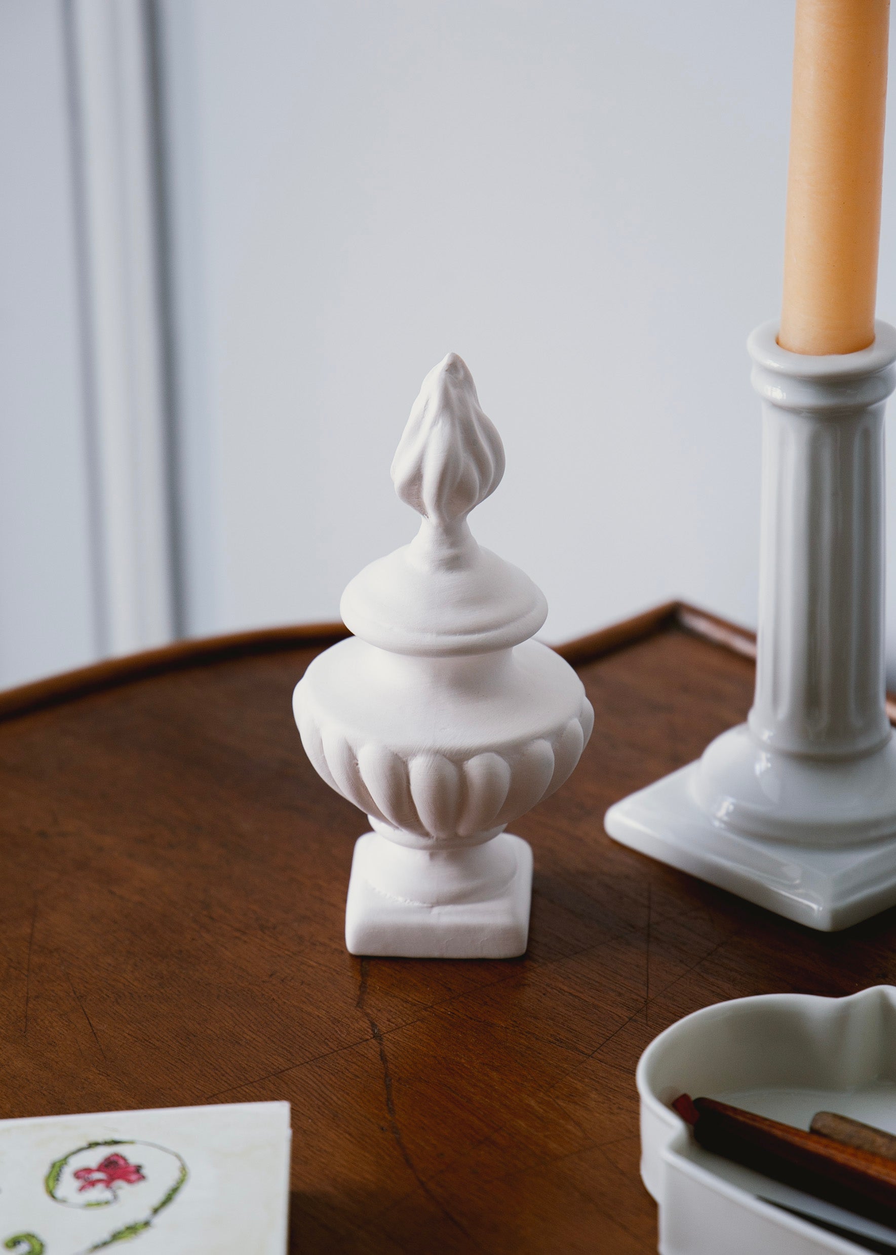 Sculpture à parfumer Coupe à feu en porcelaine blanche
