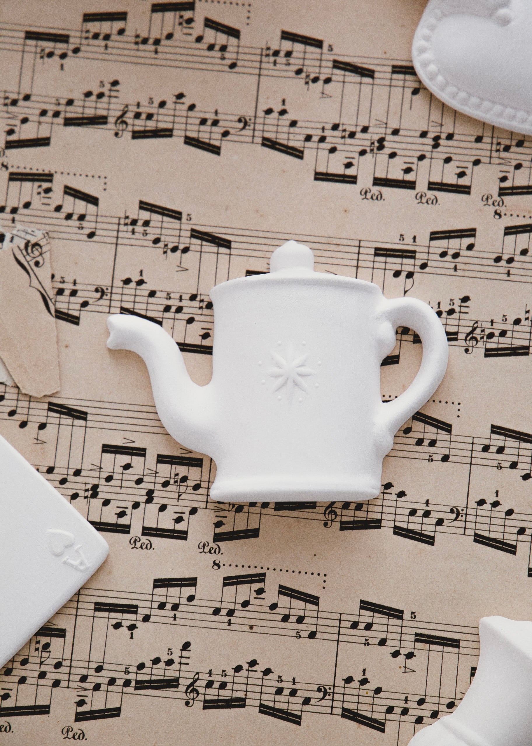 Sculpture à parfumer Théière en porcelaine blanche