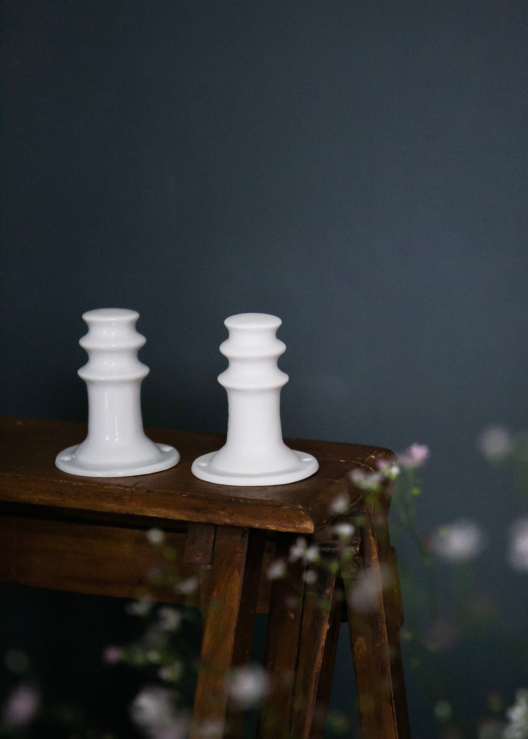 Medium white porcelain wall peg