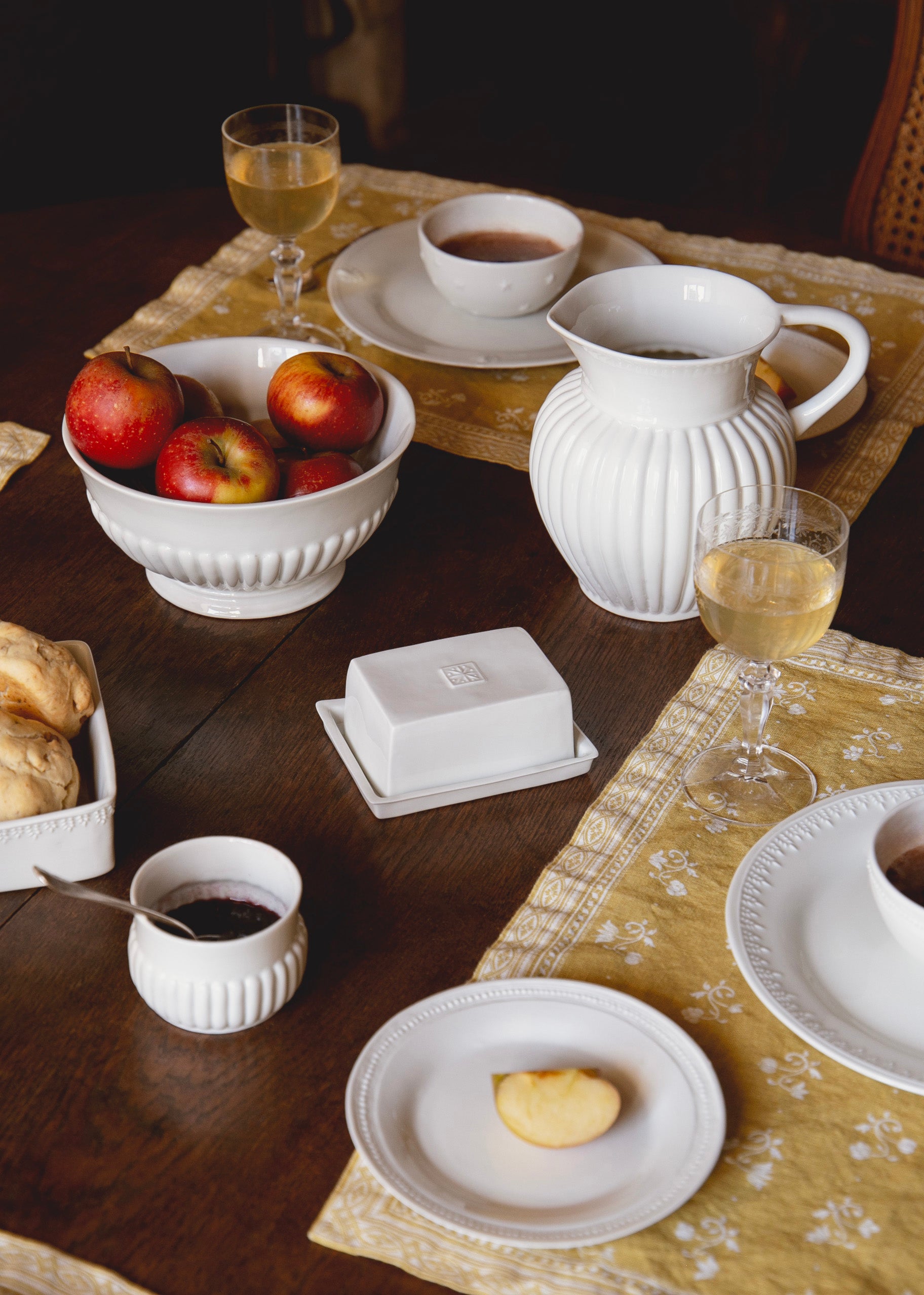 Godron salad bowl in white porcelain