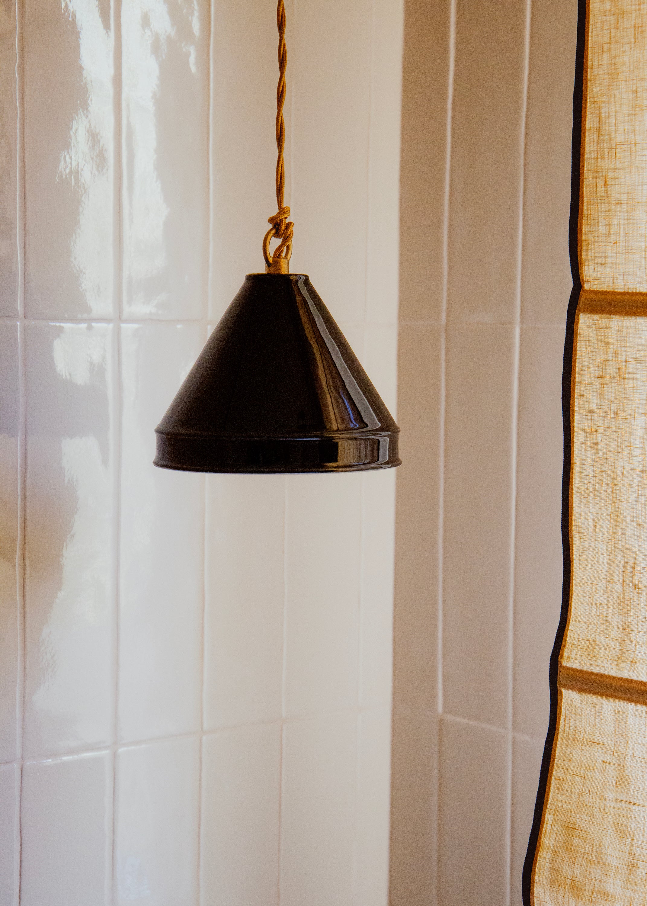 Suspension en porcelaine noire Behor