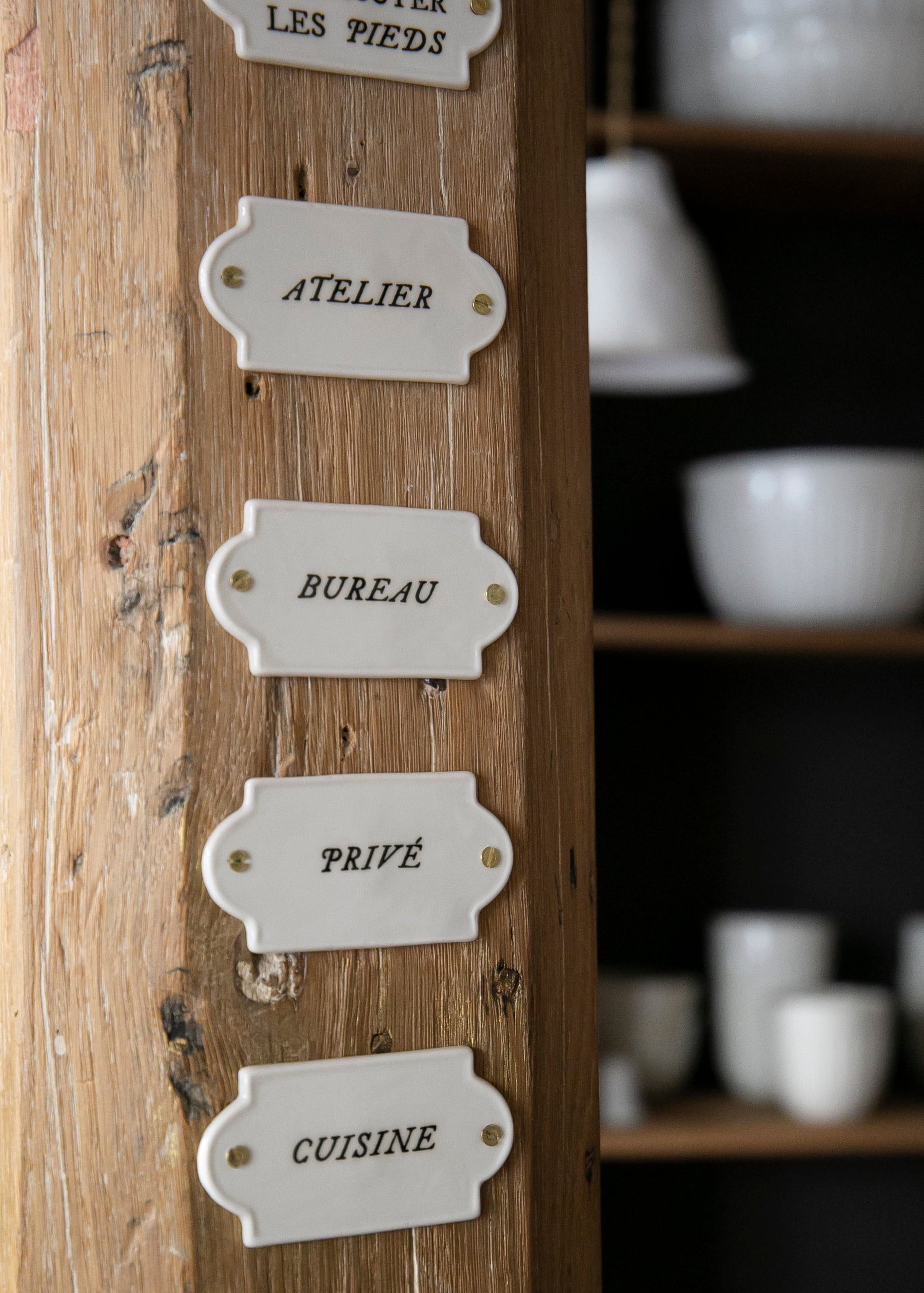 Plaques en porcelaine blanche