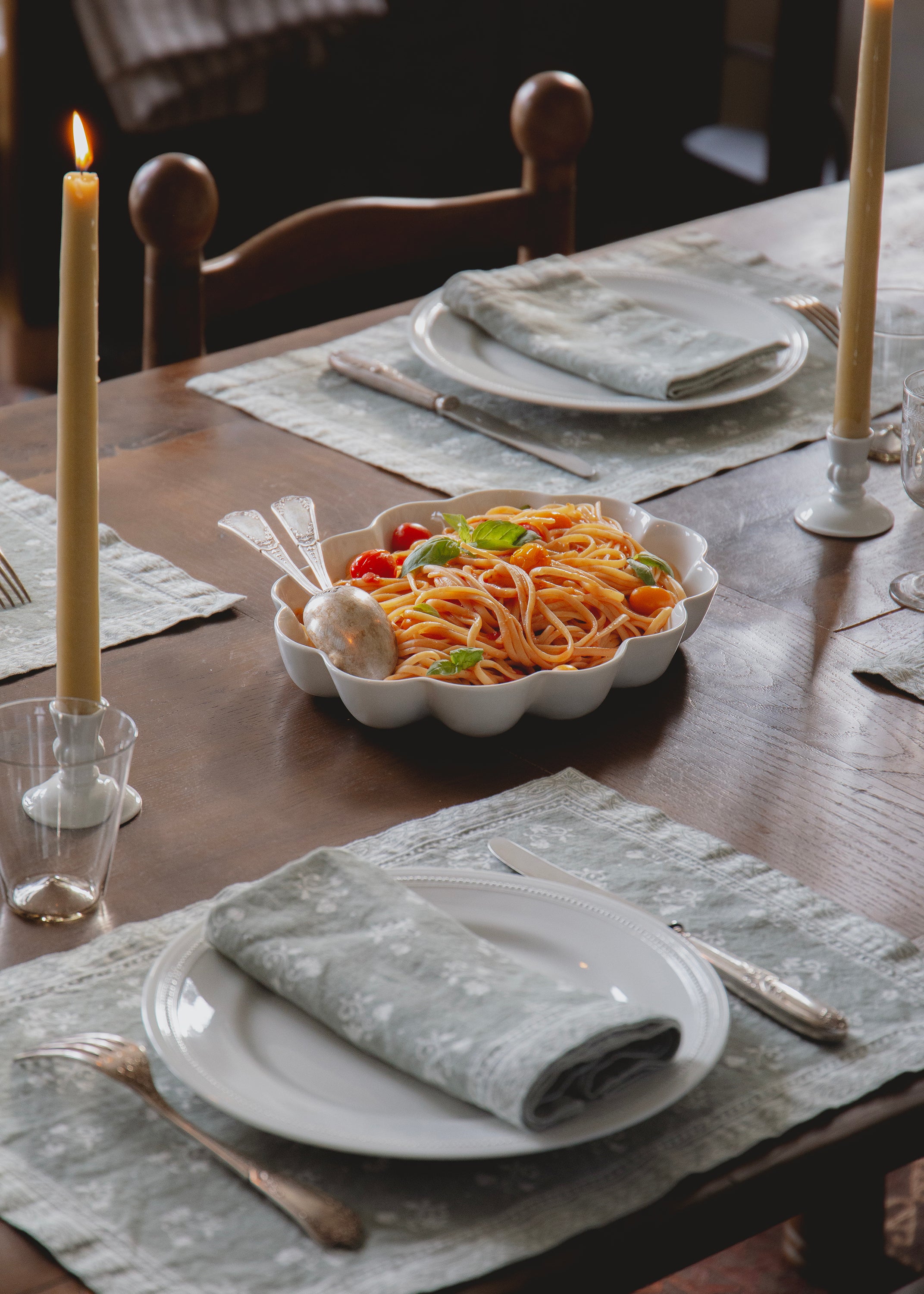 Vénus presentation dish in white porcelain