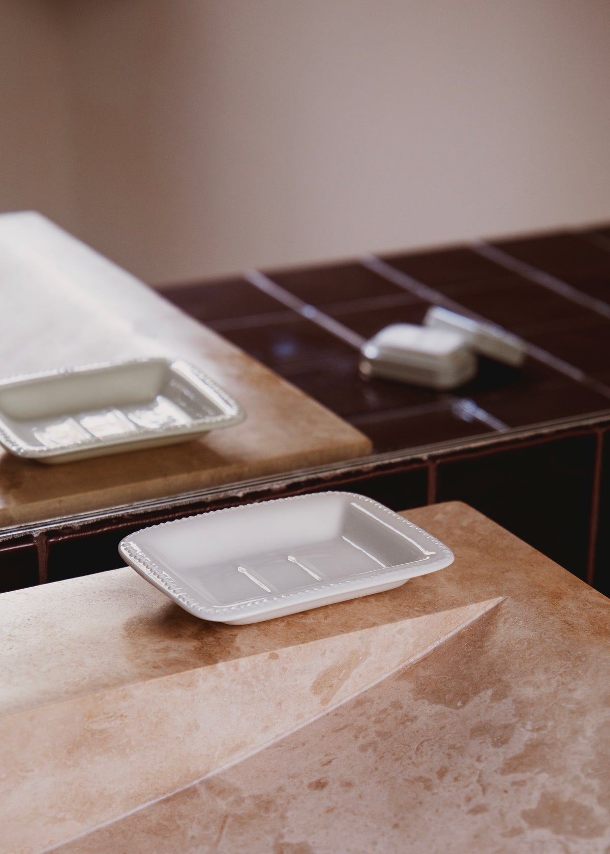 Oreste soap dish in white porcelain