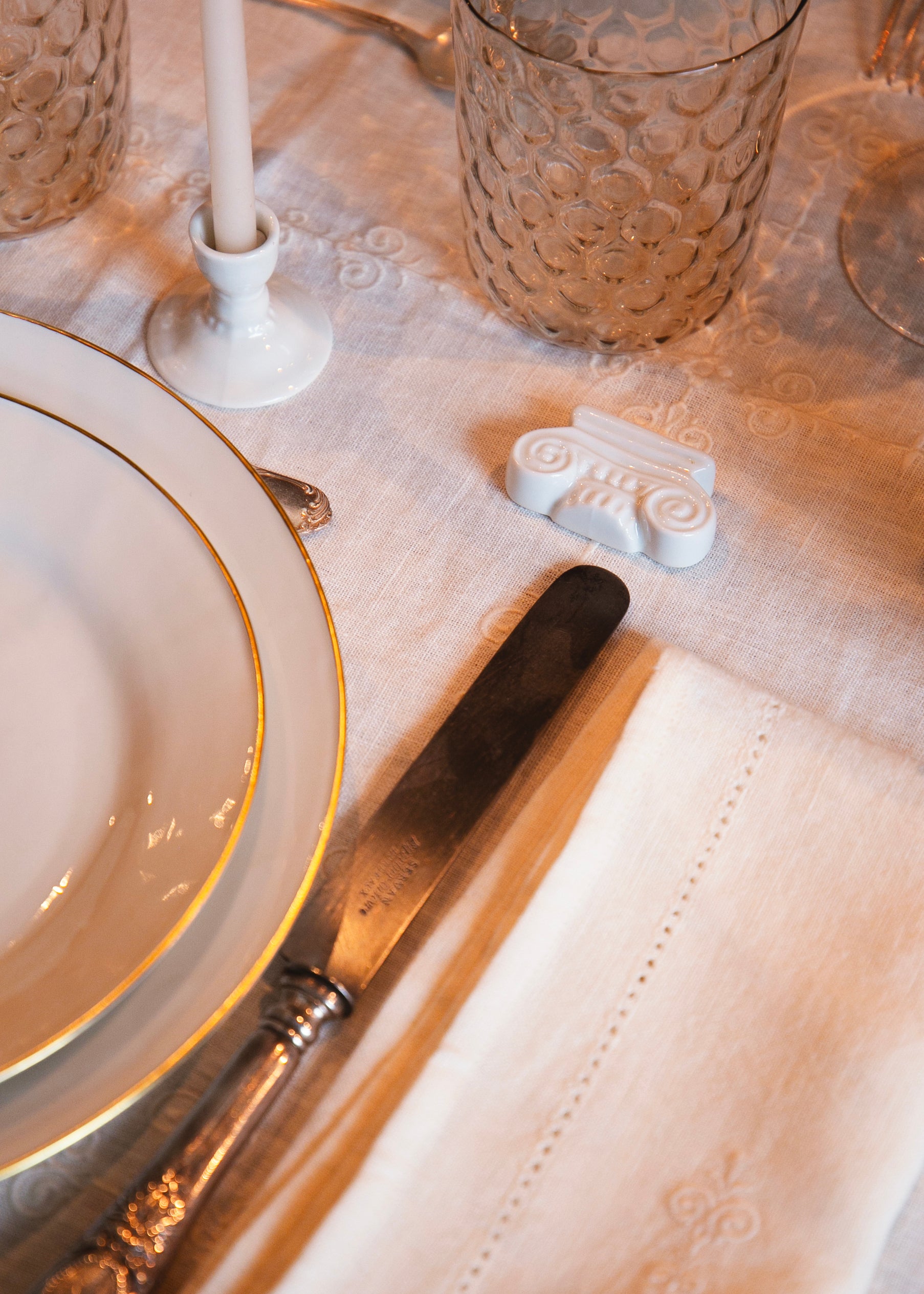 Porte-couteaux Corinthe en porcelaine blanche