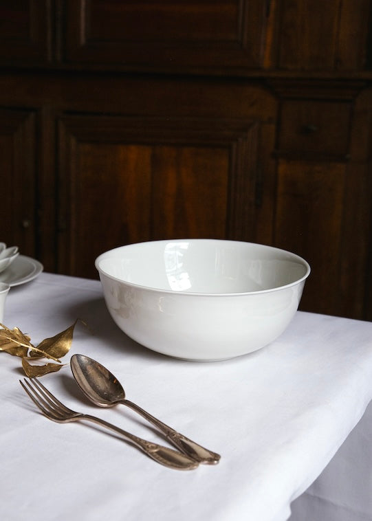 Demeter round salad bowl in white porcelain