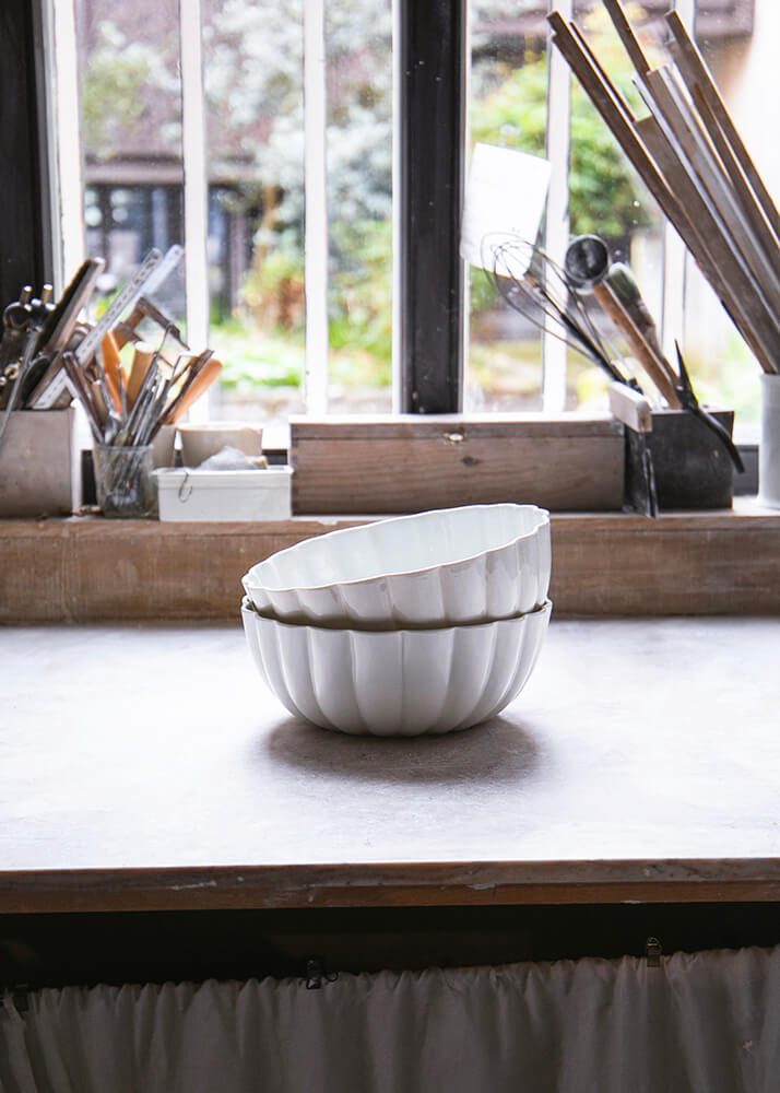 Venus salad bowl in white porcelain