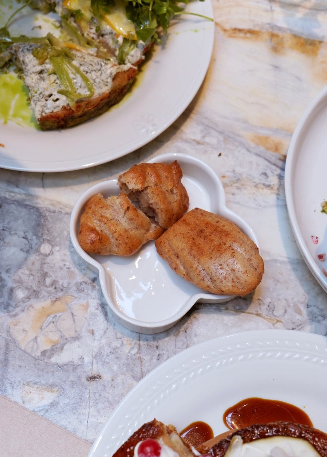  Quadrilobée saucer in white porcelain