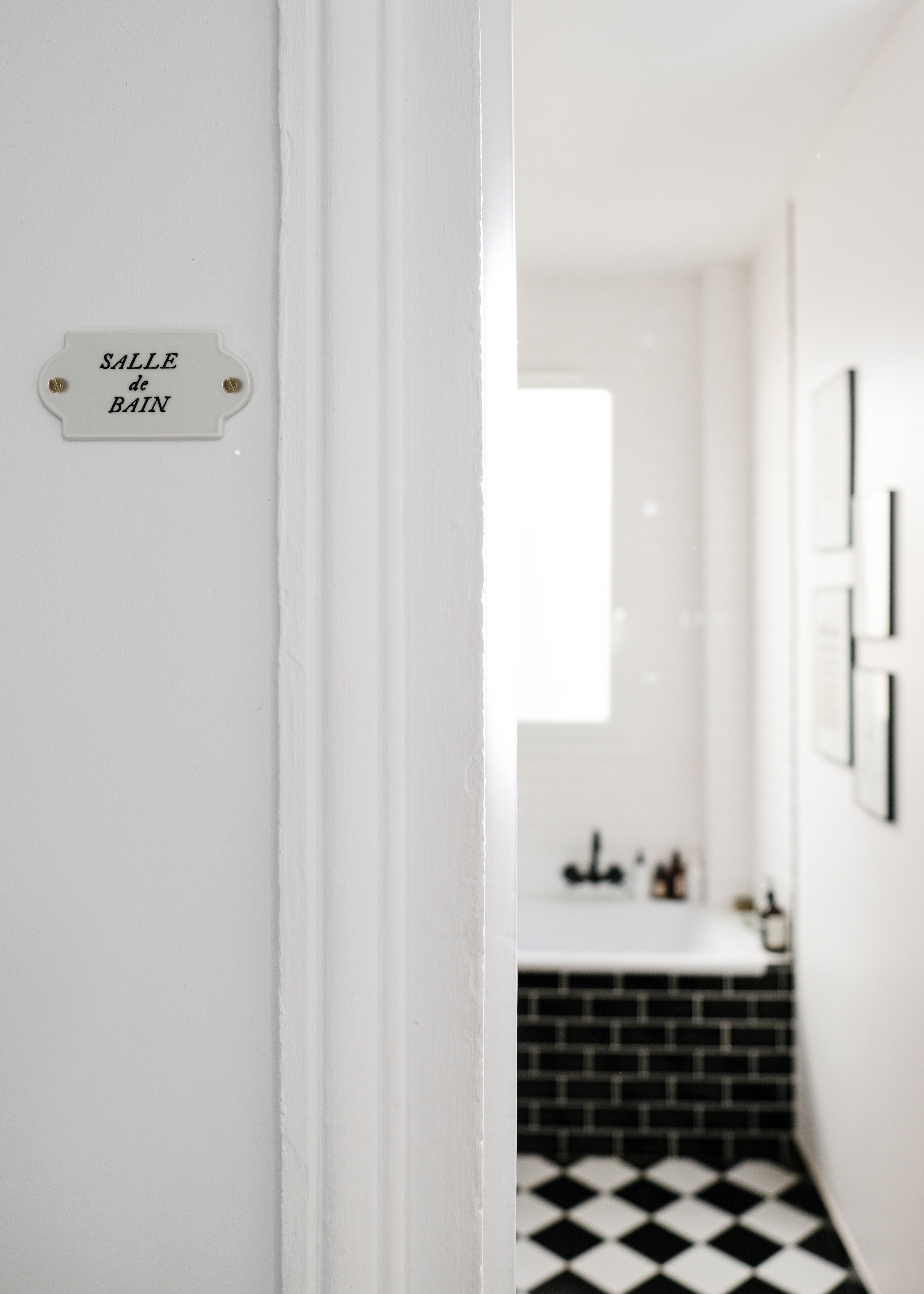 Plaques en porcelaine blanche