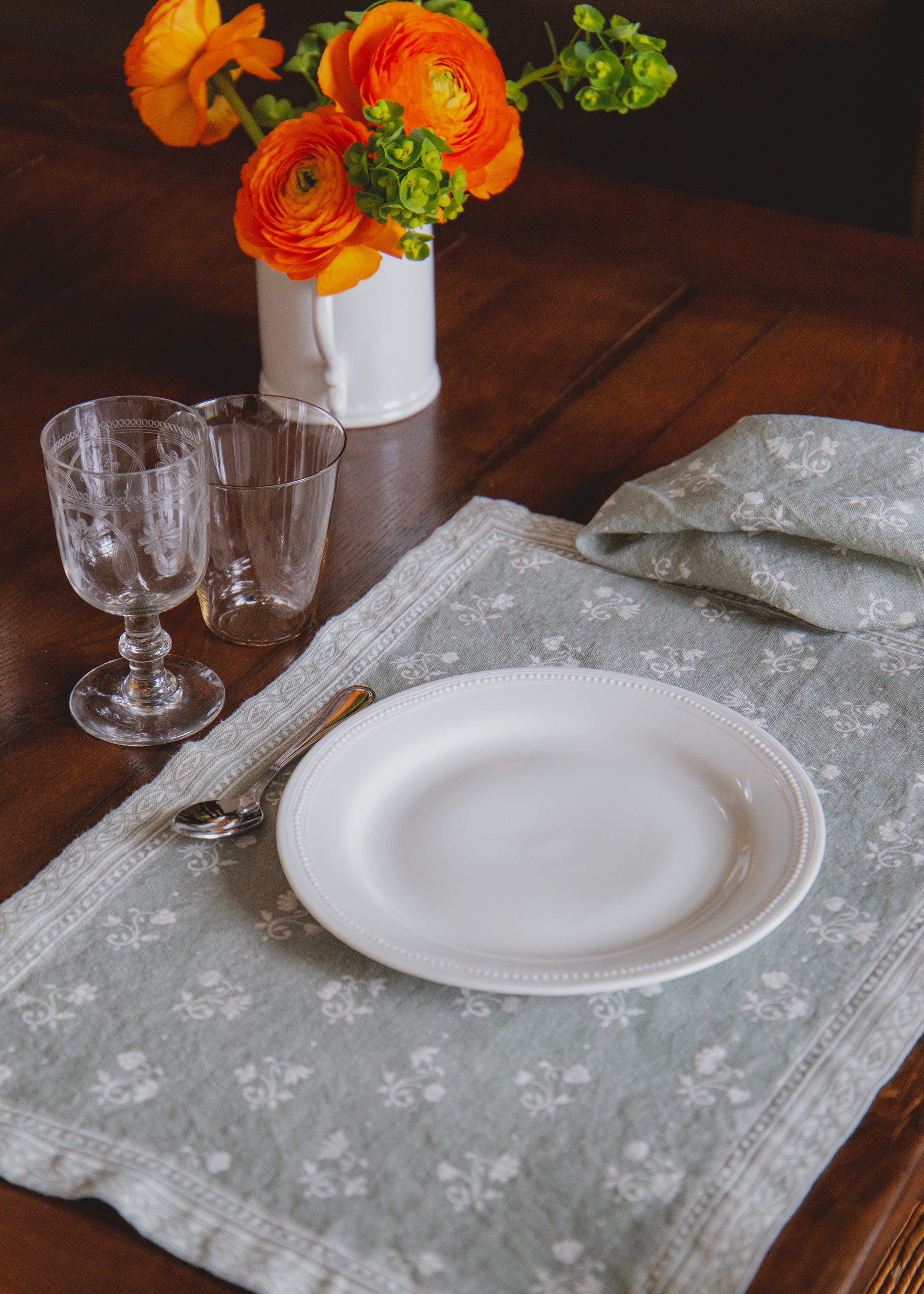 Louis XVI dessert plate in white porcelain