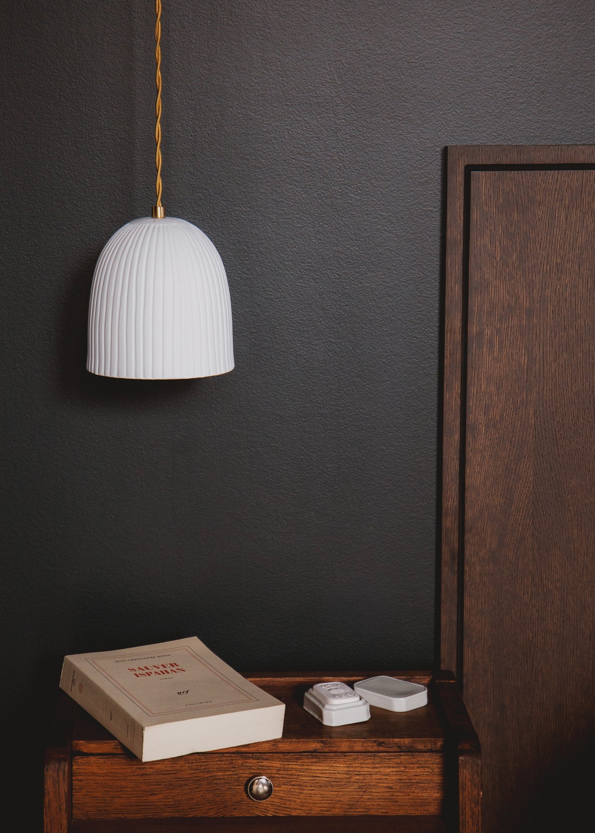 Suspension en porcelaine blanche Corinthe