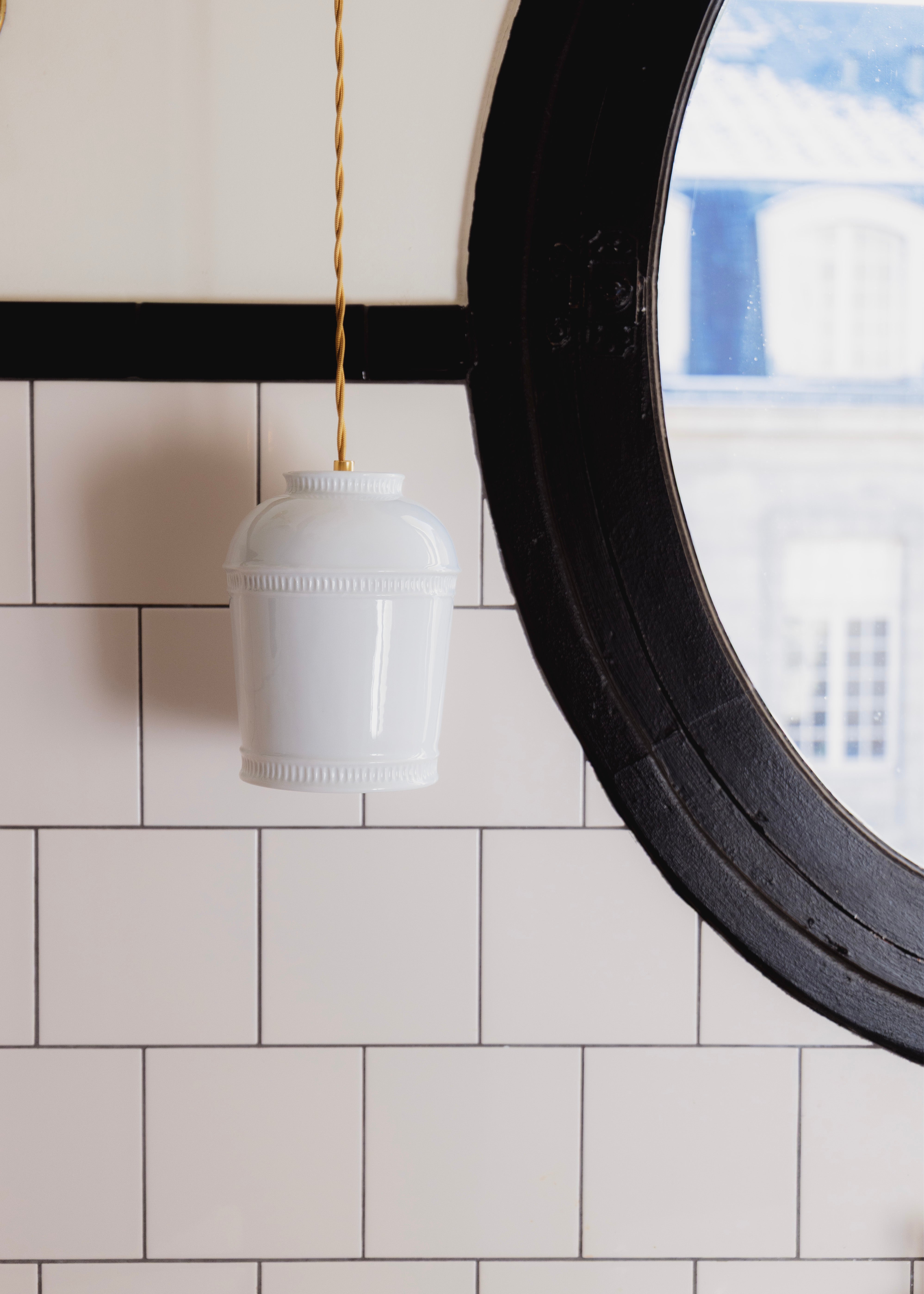 Suspension en porcelaine blanche Richelieu