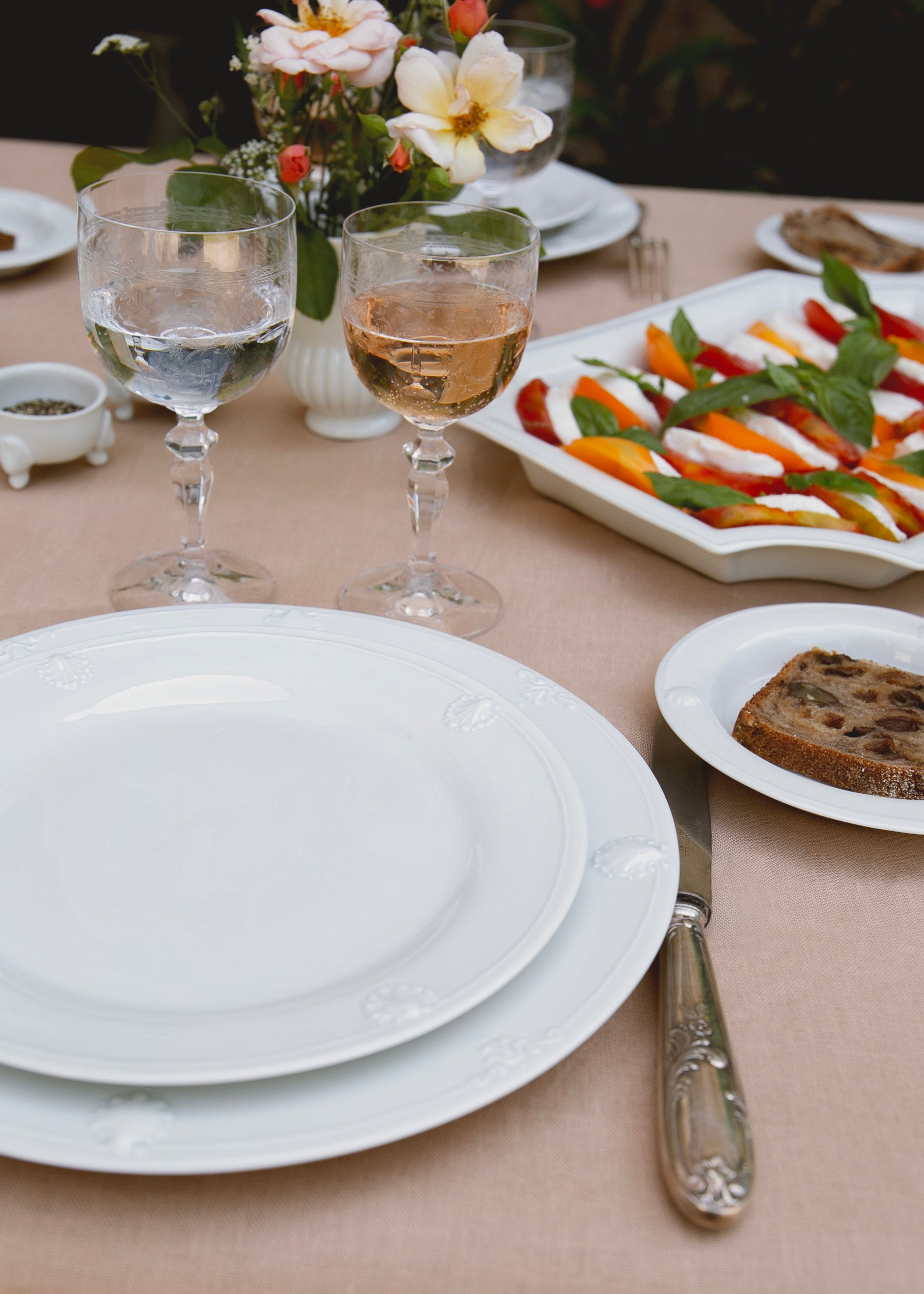 Assiette à dîner Saint Jacques en porcelaine blanche