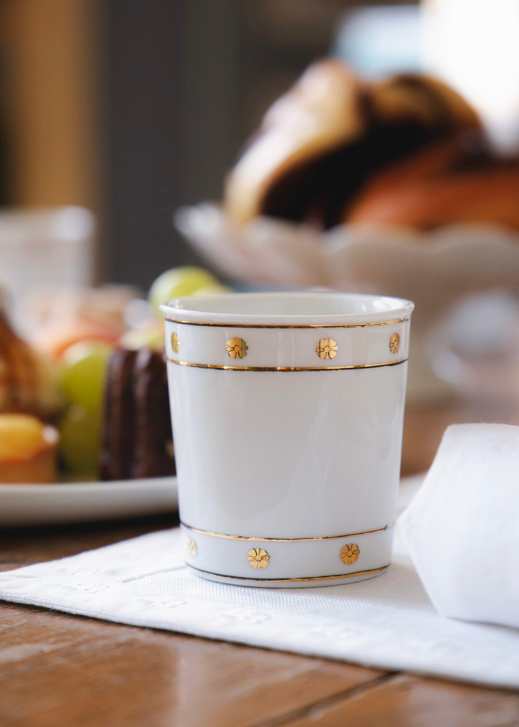 Timbale à café Bourrienne x Alix D. Reynis en porcelaine blanche