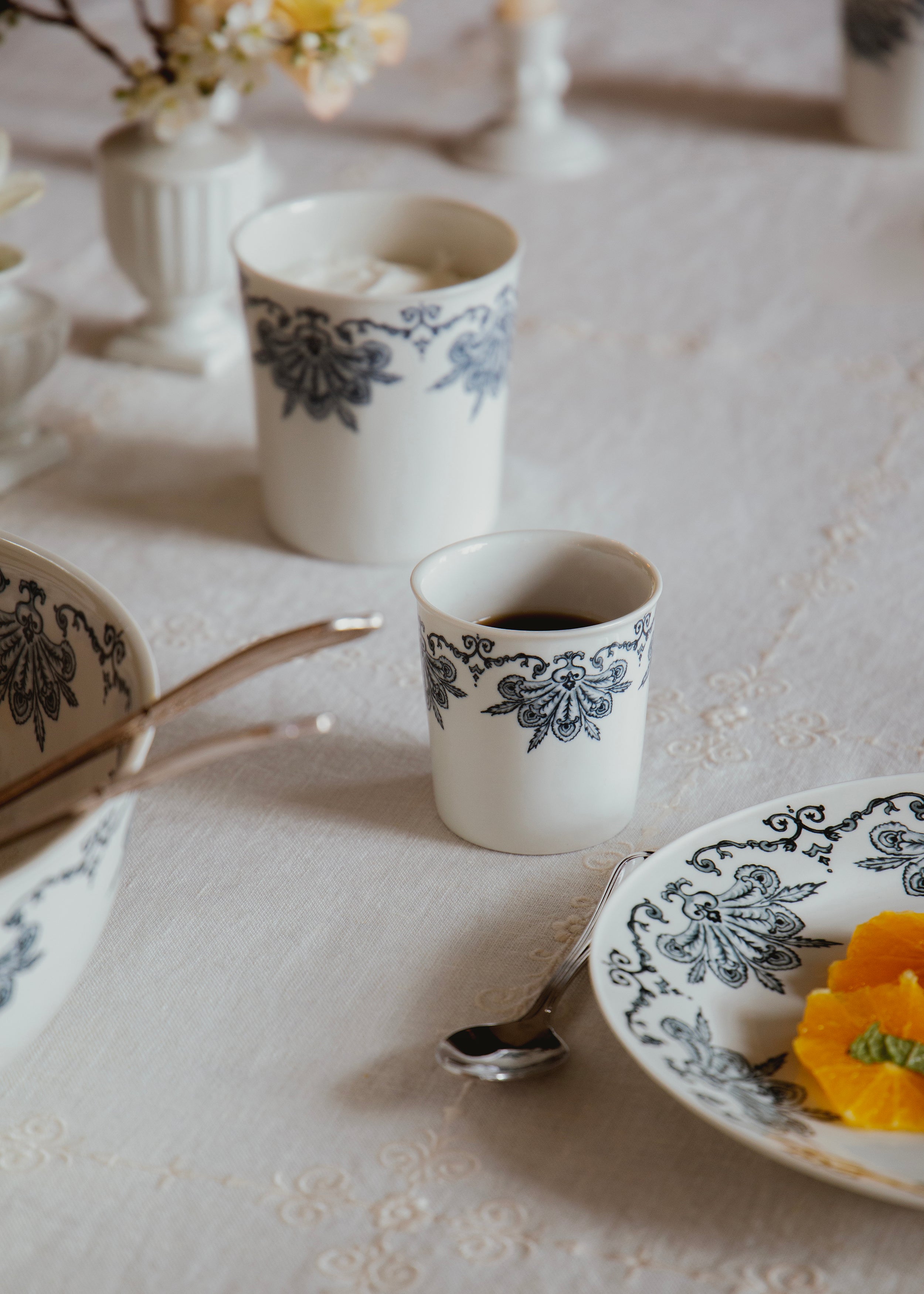 Plume white porcelain coffee tumbler