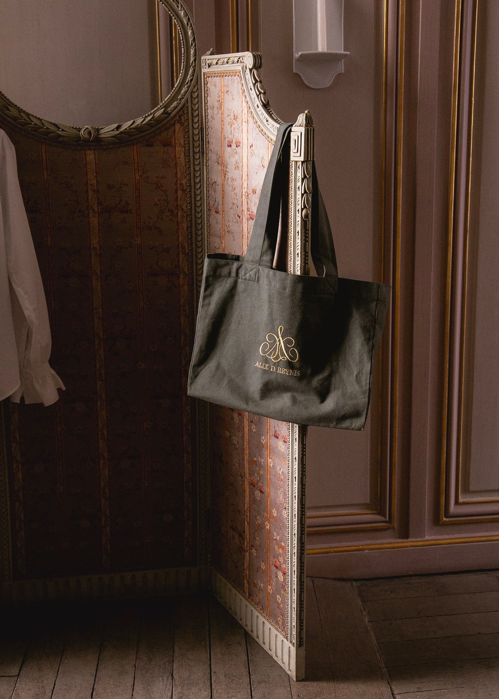 Midnight blue velvet jewelry case
