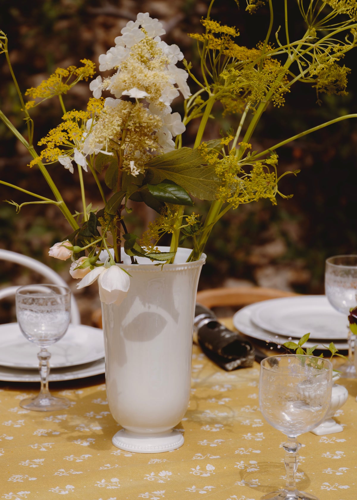 Louis XVI Vase in white porcelain 