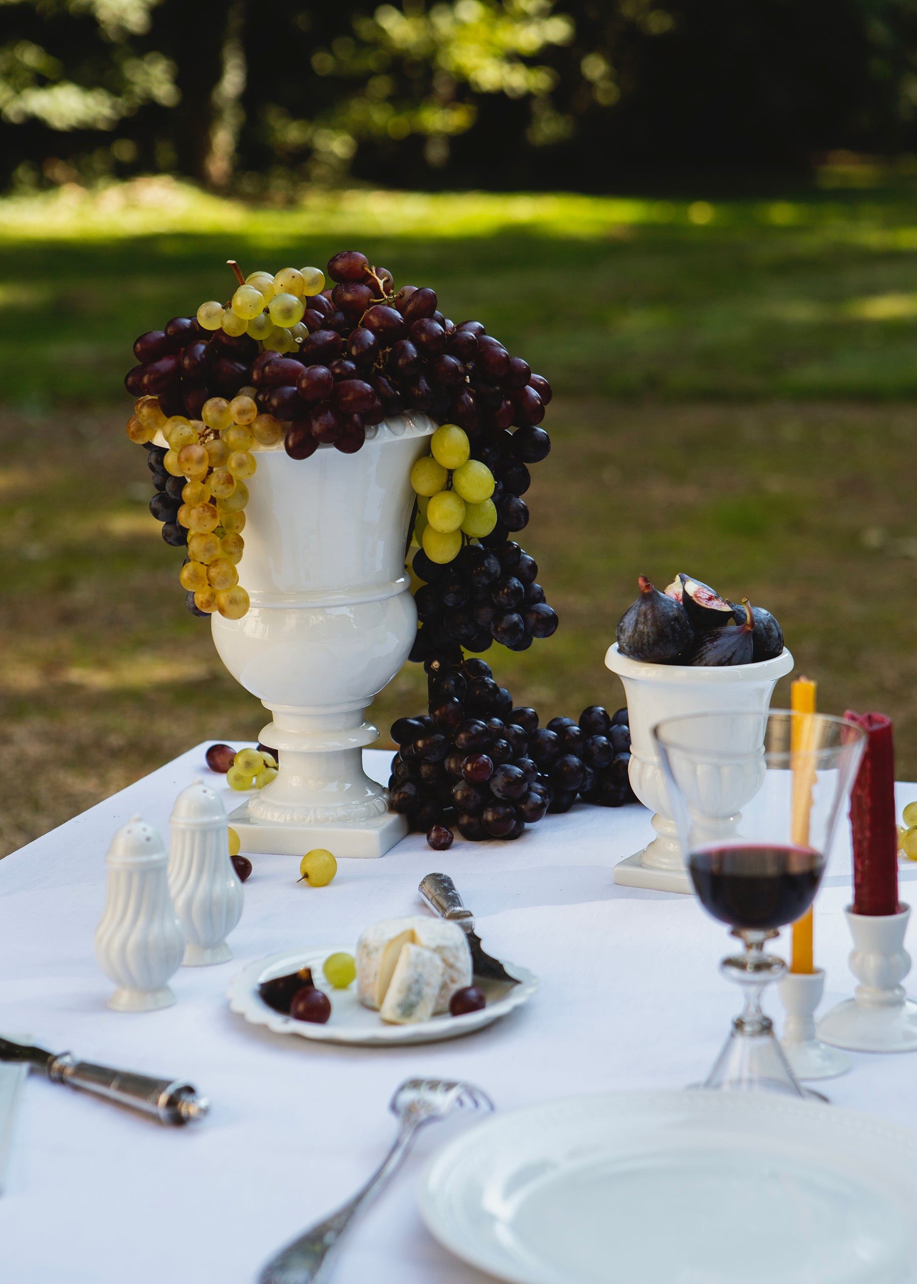 White porcelain Médicis vase