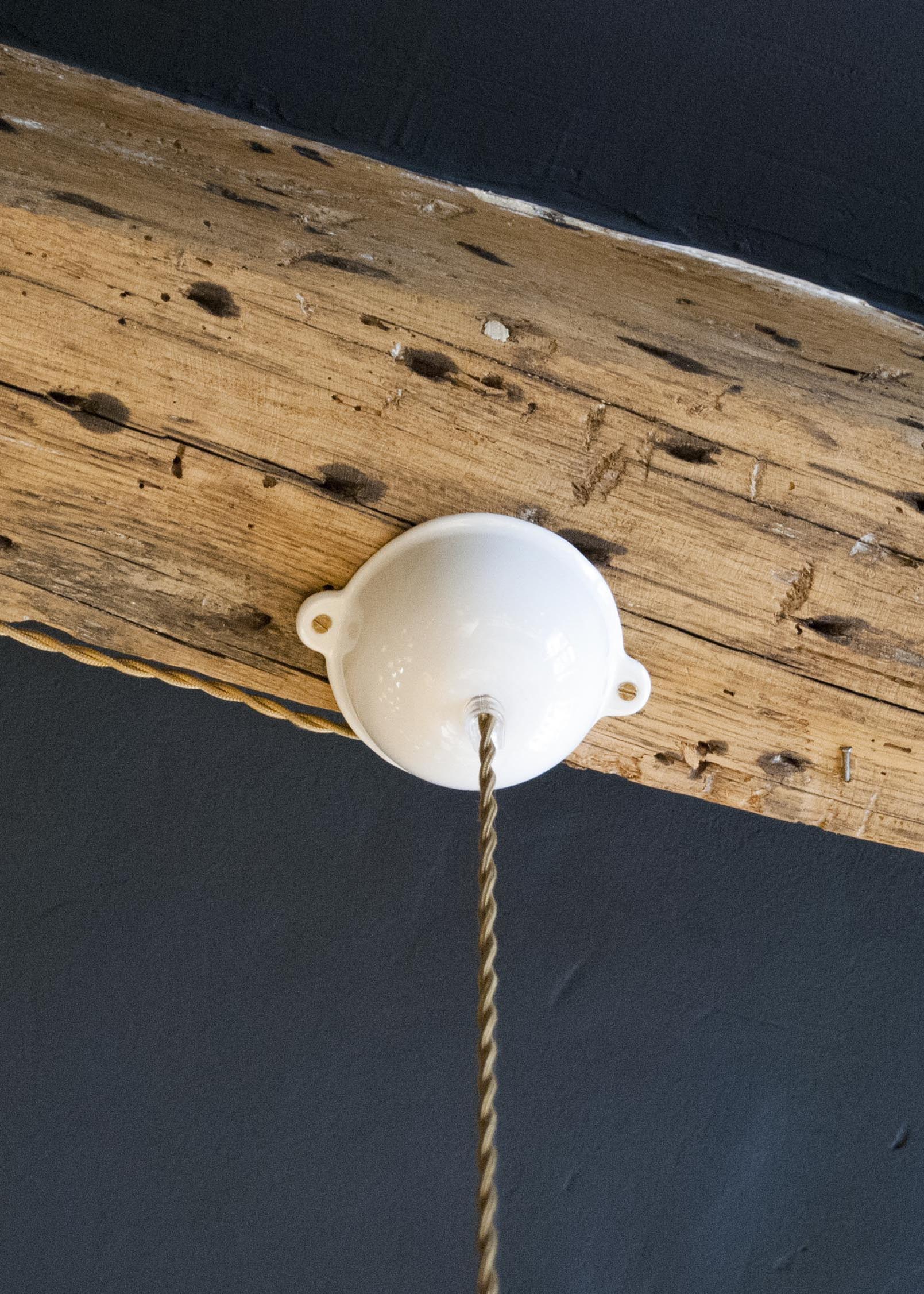 Round ceiling rose in white porcelain