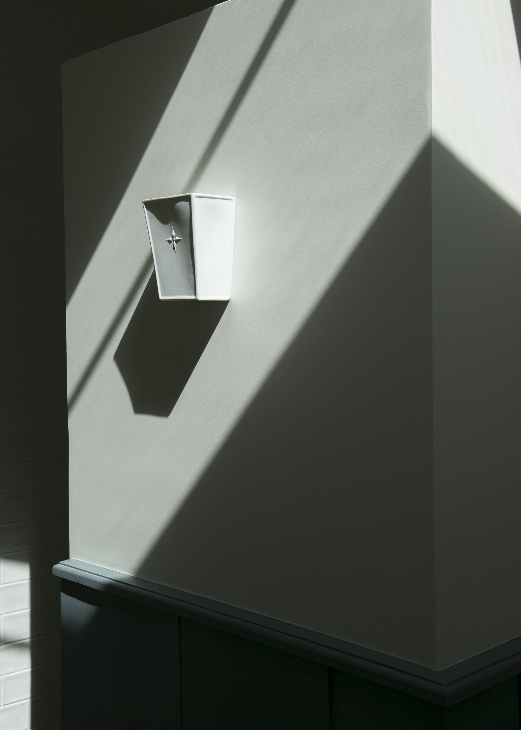 Lutèce white porcelain wall light