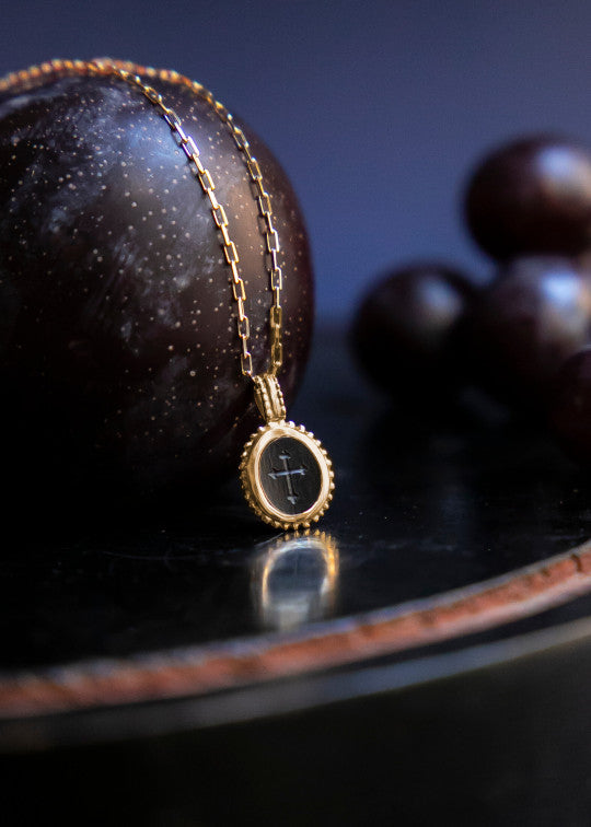 Fede 18-karat gold and black onyx intaglio pendant