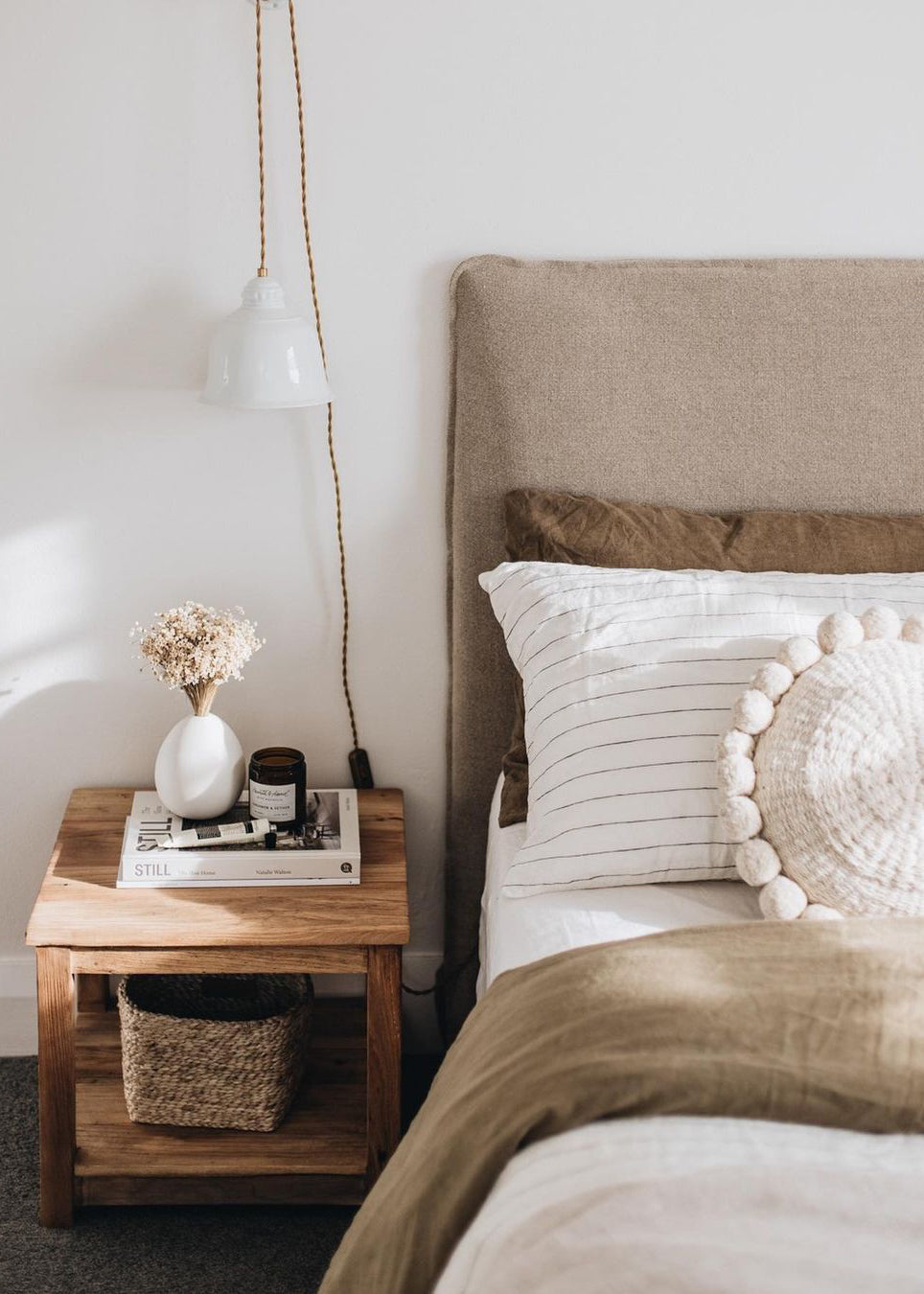 Mini Angkor white porcelain portable lamp